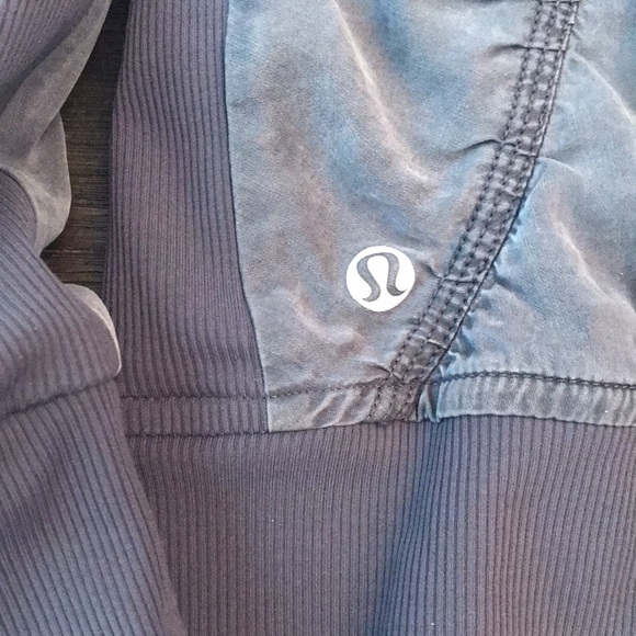 Extremely RARE Lululemon reversible full zip - Picture 9 of 10